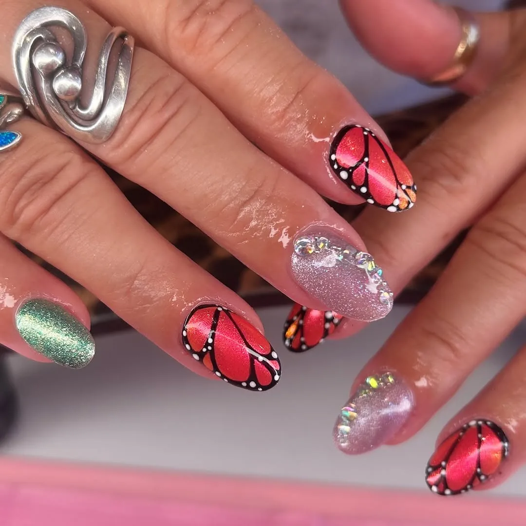 nailsbyelliecreed: The prettiest little butterfly moment to finish off summer… Hot pink, glossy goodness + the cutest butterflies = the